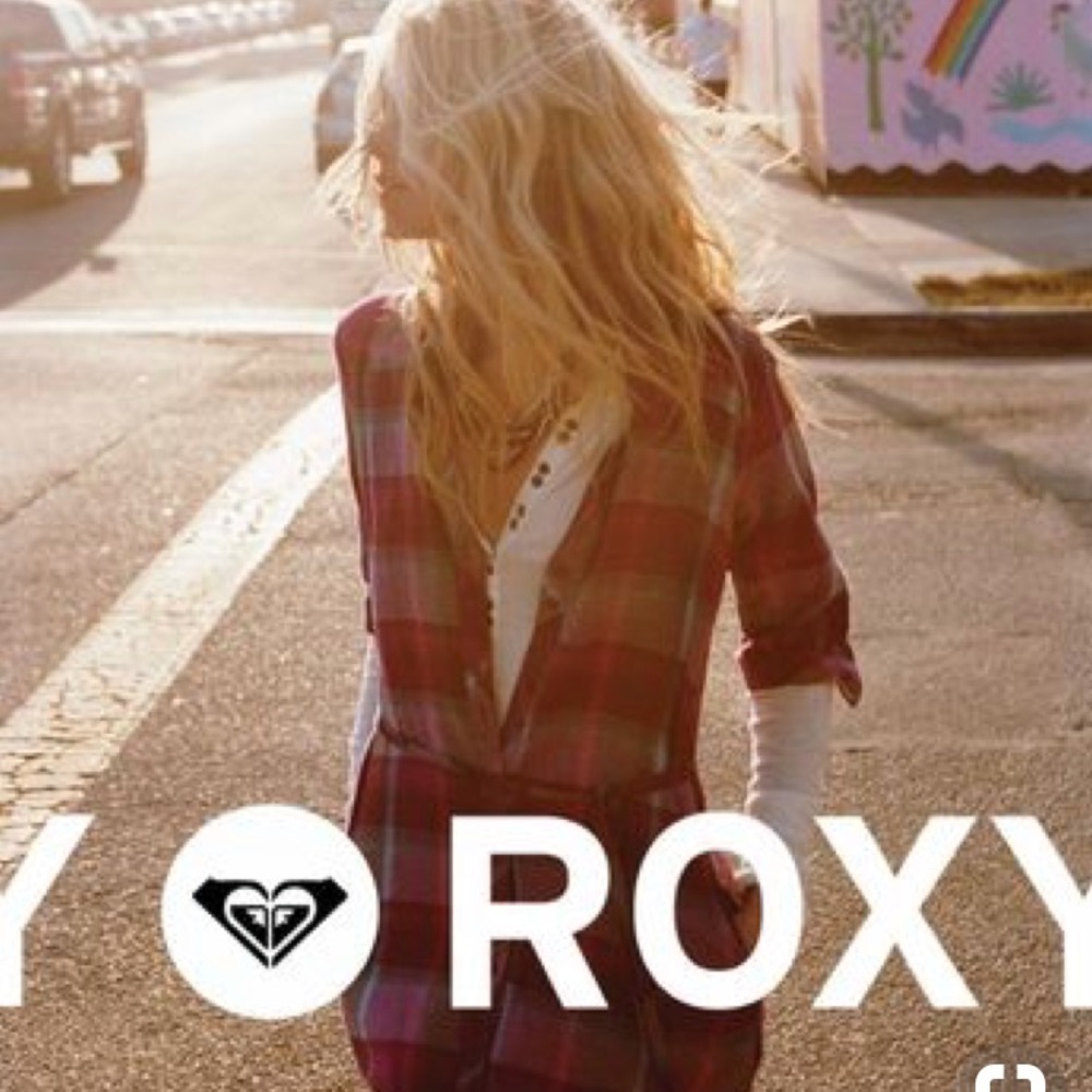 All season Roxy 🏄‍♀️ plaid button down